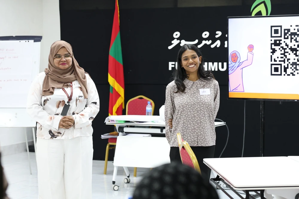 photo for "ޓޭކިންގ ދަ ލީޑް - ވިމެން އިން ޕޮލިޓިކްސް" ޕްރޮގްރާމް ފުވައްމުލައް ސިޓީގައި ފަށައިފި